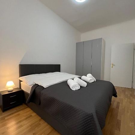 Modernes Juwel In Zentraler Lage Apartment Wina Bagian luar foto