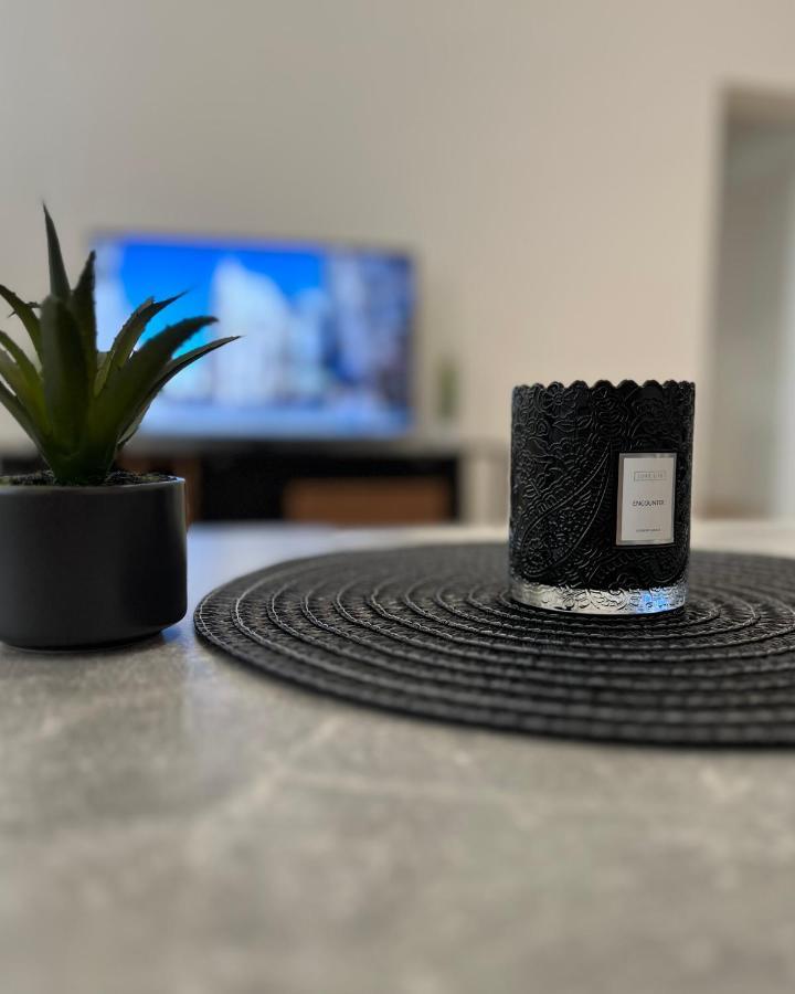 Modernes Juwel In Zentraler Lage Apartment Wina Bagian luar foto