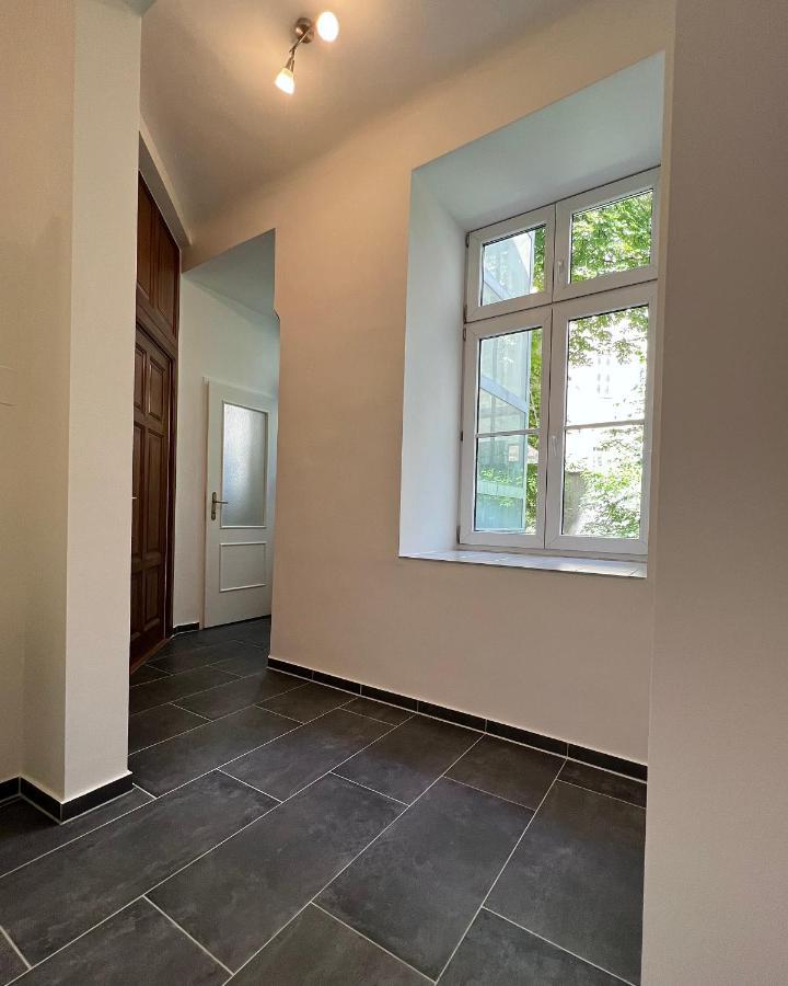 Modernes Juwel In Zentraler Lage Apartment Wina Bagian luar foto