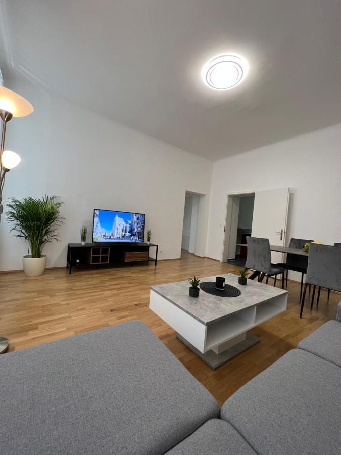 Modernes Juwel In Zentraler Lage Apartment Wina Bagian luar foto