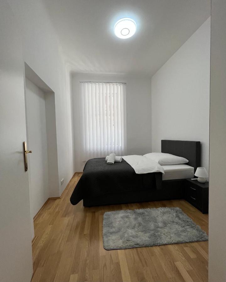 Modernes Juwel In Zentraler Lage Apartment Wina Bagian luar foto