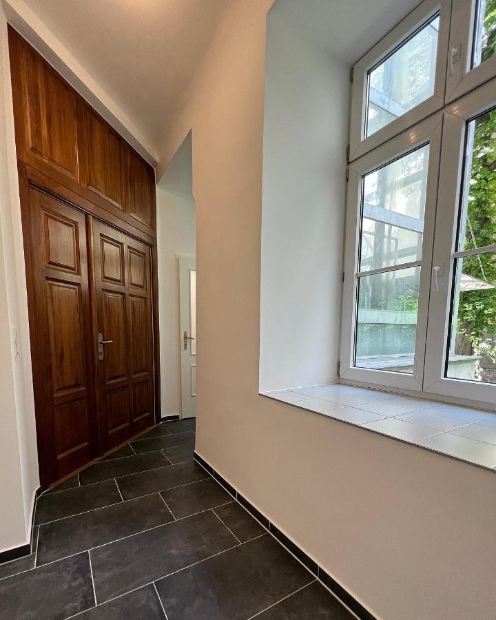 Modernes Juwel In Zentraler Lage Apartment Wina Bagian luar foto