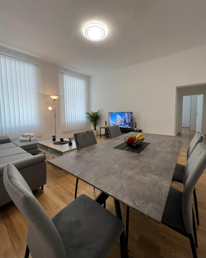 Modernes Juwel In Zentraler Lage Apartment Wina Bagian luar foto