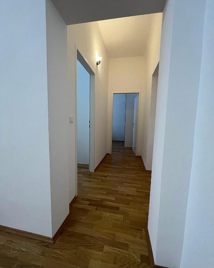 Modernes Juwel In Zentraler Lage Apartment Wina Bagian luar foto